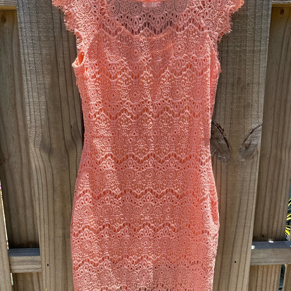 🔥LIKE NEW PEACH COLORED LACE OVERLAY DRESS🔥 - Picture 3 of 4